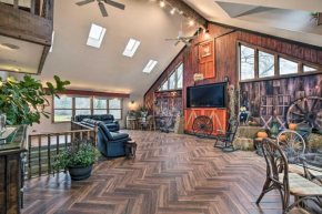 Pet-Friendly Bartlett Farmhouse with Deck!